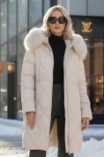 Купить Пальто зимнее утепленное с мехом и капюшоном тренд бежевого цвета 7753B, фото 4