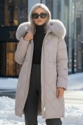 Купить Пальто зимнее утепленное с мехом и капюшоном тренд светло-коричневого цвета 7753SK, фото 4