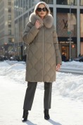 Купить Пальто зимнее утепленное с мехом и капюшоном тренд темно-коричневого цвета 7753TK, фото 5