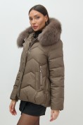 Купить Куртка зимняя женская с мехом и капюшоном тренд коричневого цвета 7759K, фото 14