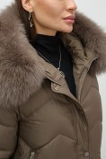 Купить Куртка зимняя женская с мехом и капюшоном тренд коричневого цвета 7759K, фото 16