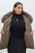 Купить Куртка зимняя женская с мехом и капюшоном тренд коричневого цвета 7759K, фото 18