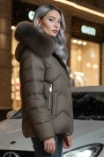 Купить Куртка зимняя женская с мехом и капюшоном тренд коричневого цвета 7759K, фото 3