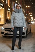Купить Куртка зимняя женская с мехом и капюшоном тренд светло-зеленого цвета 7759ZS, фото 4