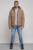 Купить Куртка спортивная мужская зимняя с капюшоном коричневого цвета 8357K