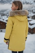 Купить Куртка парка зимняя подростковая для девочки с капюшоном и мехом желтого цвета 9448J, фото 2
