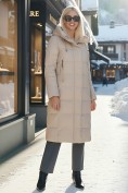 Купить Пальто утепленное стеганное зимнее с капюшоном женское бежевого цвета 9606B, фото 4