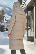 Купить Пальто утепленное стеганное зимнее с капюшоном женское бежевого цвета 9606B, фото 3