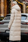 Купить Пальто утепленное стеганное зимнее с капюшоном женское бежевого цвета 9620B, фото 4