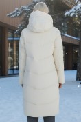 Купить Пальто утепленное стеганное зимнее с капюшоном женское бежевого цвета 9639B, фото 4